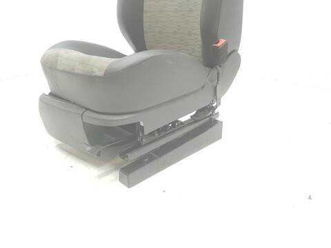 Foto 3ª: Asiento Delantero Derecho Volkswagen Caddy 1.6 TDI 102CV [CAYD] (2010)