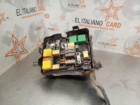 Foto 1ª: Caja Reles Fusibles Peugeot 208 ACCESS 68CV 50KW [8HR01] (2013)