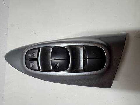 Botonera Elevalunas Nissan Juke K9K