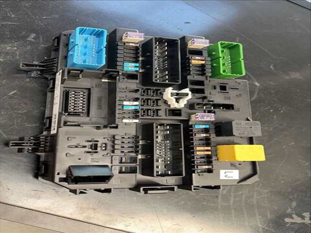Caja Reles Fusibles Opel Astra Z17DTR BERLINA