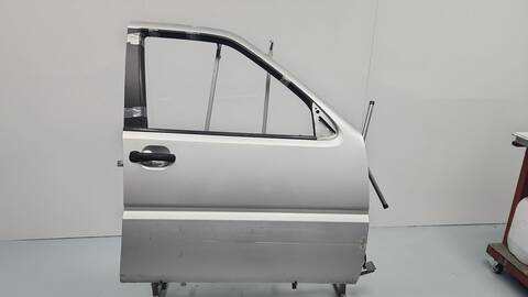 Puerta Delantera Derecha Nissan Terrano AVENUE 125CV 92KW