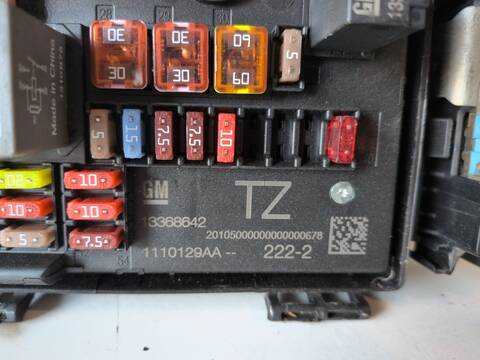 Foto 3ª: Caja Reles Fusibles Opel Astra ENJOY 1.7 16V CDTI 110CV (2009)