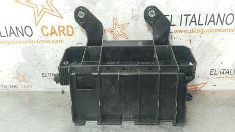 Foto 2ª: Caja Reles Fusibles Volvo V40 R-DESIGN MOMENTUM 150CV 110KW [D5204T6] (2013)