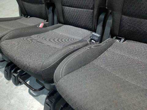 Foto 3ª: Asientos Traseros Kia Carens BASIC 135CV 99KW [G4FD] (2018)