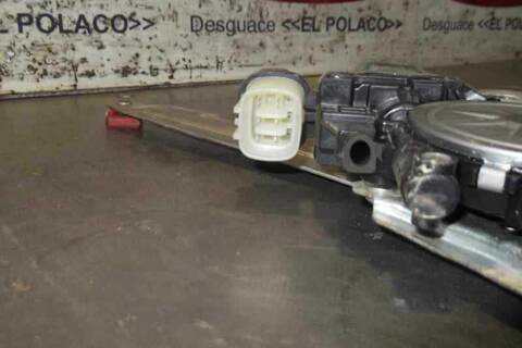 Foto 2ª: Elevalunas Manual Trasero Izquierdo Mitsubishi L200 2.5 DI-D CAT 167CV 123KW [4D56] (2008)