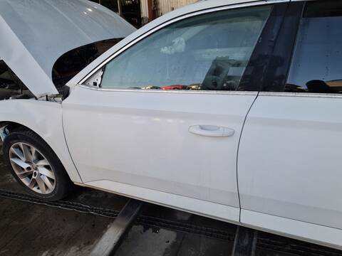 Puerta Delantera Izquierda Skoda Superb ACTIVE 150CV 110KW