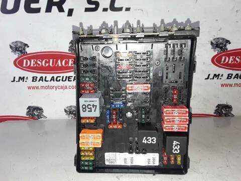 Foto 2ª: Caja Reles Fusibles Volkswagen Golf BERLINA (2003)