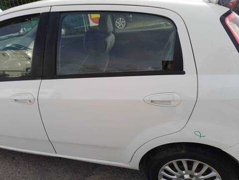 Foto 4ª: Puerta Trasera Izquierda Fiat Punto DYNAMIC 75CV 55KW [199A9000] (2013)