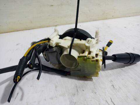 Foto 2ª: Mando Multifuncion Kia Carnival 2.9 CRDI LX 144CV 106KW [J3] (2004)