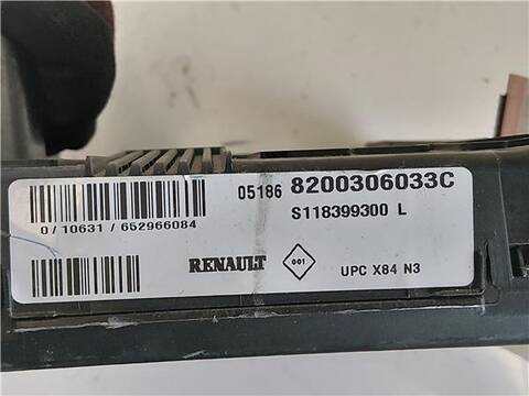 Foto 3ª: Caja Reles Fusibles Renault Megane 1.4 CONFORT DYNAMIQUE BERLINA 98CV 72KW II CLASSIC BERLINA [K4J D7] (2005)