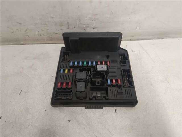 Foto 2ª: Caja Reles Fusibles Nissan Qashqai 2.0 ACENTA [2.0 LTR. - 104 KW 16V CAT] [MR20 EURO4]
