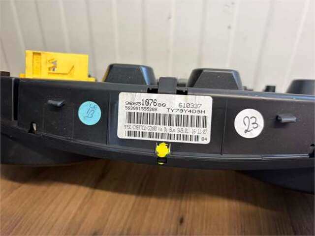 Foto 3ª: Cuadro de Instrumentos Peugeot 308 1.6 CONFORT [1.6 LTR. - 80 KW HDI FAP CAT (9HZ - DV6TED4)] [9HZ (DV6TED4)]