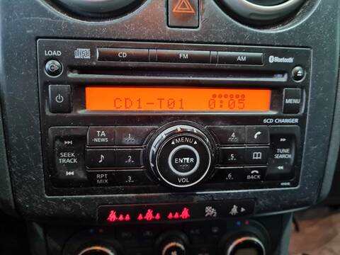 Foto 1ª: Sistema Audio Radio CD Nissan Qashqai ACENTA 150CV 110KW [M9R] (2007)