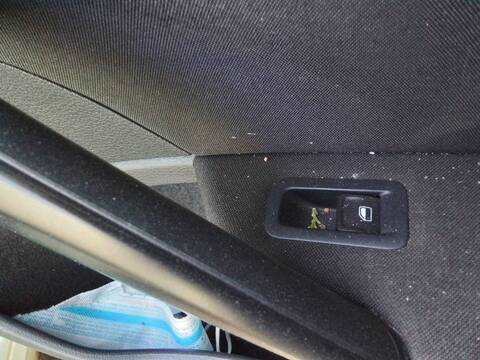 Botonera Elevalunas Volkswagen Golf 1.6 TDI DPF 105CV 77KW