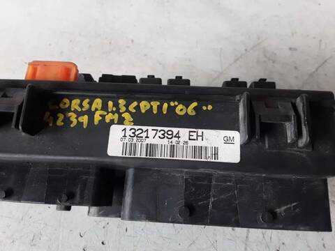 Foto 3ª: Caja Reles Fusibles Opel Corsa ENJOY 1.3 16V CDTI CAT Z 13 DTH - L4I) 90CV (2006)