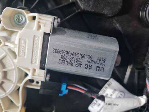 Foto 3ª: Elevalunas Eléctrico Delantero Derecho Volkswagen Passat R-LINE 4 MOTION 193CV [DXNB] (2024)