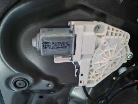 Foto 1ª: Elevalunas Manual Trasero Izquierdo Audi A4 BASIS 150CV 110KW [CJCD] (2014)