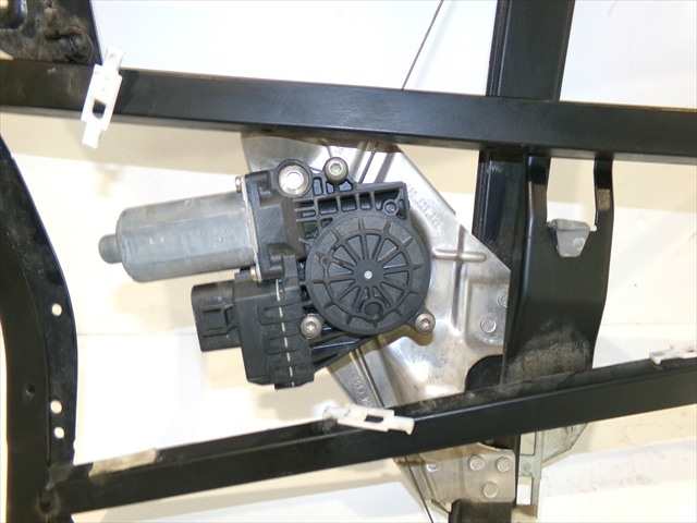 Foto 2ª: Elevalunas Eléctrico Trasero Derecho Audi A6 2.5 TDI 1997-2004 [AKE] (2003)
