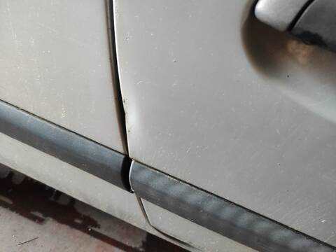 Foto 3ª: Puerta Delantera Derecha Renault Clio K9K702 (2003)