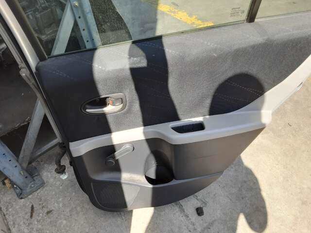 Foto 3ª: Puerta Trasera Derecha Toyota Yaris 1.4 D4D 90CV [1ND-TV] (2007)