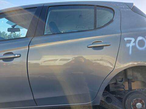 Foto 2ª: Puerta Trasera Izquierda Opel Corsa EXCELLENCE 90CV 66KW (2015)