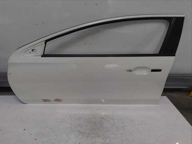 Foto 3ª: Puerta Delantera Izquierda Mitsubishi L200 181 CV 133KW [4N15] (2018)