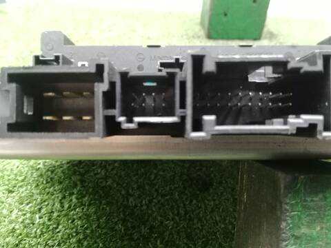 Foto 3ª: Caja Reles Fusibles Mercedes Clase S 220 S 320 CDI 220.026 220.126) 197CV 145KW [613960] (2000)