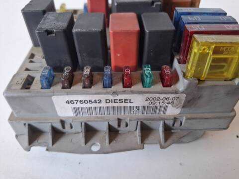 Foto 3ª: Caja Reles Fusibles Fiat Doblo 1.9 D ACTIVE 05.2004 ) 63CV (2001)