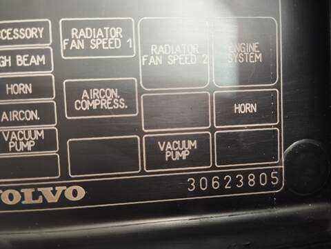Foto 2ª: Caja Reles Fusibles Volvo S40 1.6 CAT BERLINA 109CV 80KW [B4164S2] (2003)