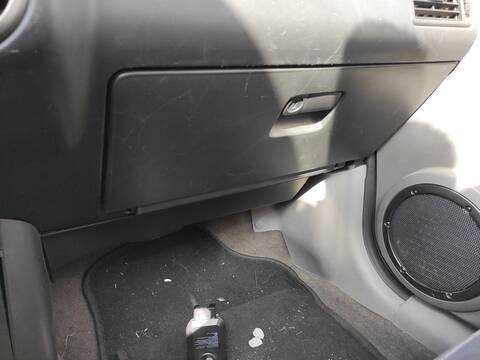 Guantera Nissan X-Trail YD22 T30)