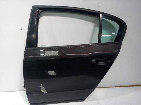 Foto 2ª: Puerta Trasera Izquierda Volkswagen Passat ADVANCE BLUEMOTION 105CV [CAYC] (2010)