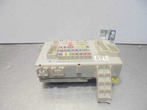 Foto 3ª: Caja Reles Fusibles Toyota Land Cruiser 3.0 TD 173CV 127KW [1KD] (2007)