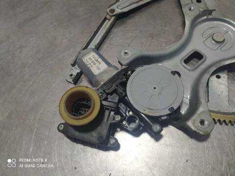 Foto 3ª: Elevalunas Manual Trasero Derecho Toyota Corolla 2.2 D-4D SOL 136CV 100KW [2ADFTV] (2006)