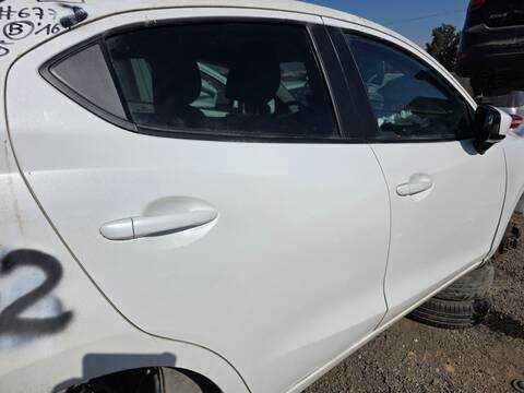 Foto 1ª: Puerta Trasera Derecha Mazda 2 ZENITH 116CV 85KW (2016)