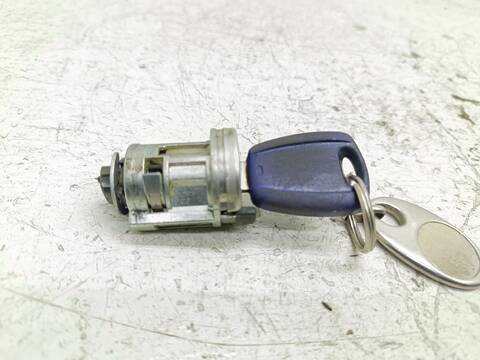 Foto 4ª: Motor de Arranque Fiat Punto 1.9 JTD 85 DYNAMIC BERLINA 86CV 63KW [188A7000] (2002)