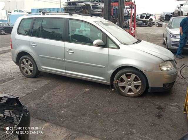 Mangueta Delantera Izquierda Volkswagen Touran 2.0 ADVANCE [2.0 LTR. - 110 KW 16V FSI]