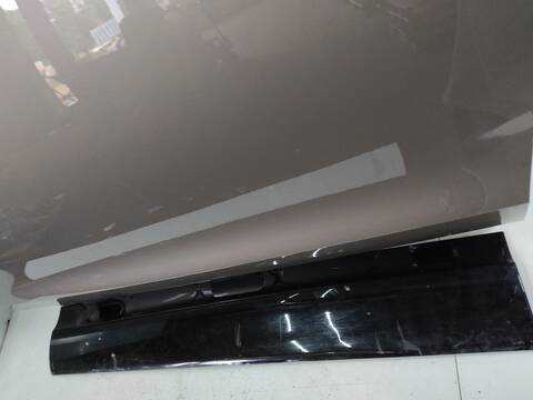 Foto 3ª: Puerta Delantera Izquierda Land Rover Discovery 300CV 221KW [DT306 AJ20D6] (2023)