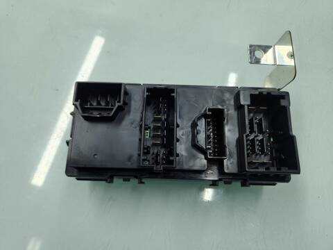 Foto 3ª: Caja Reles Fusibles Hyundai i20 ESSENCE 75CV 55KW [D3FA] (2015)
