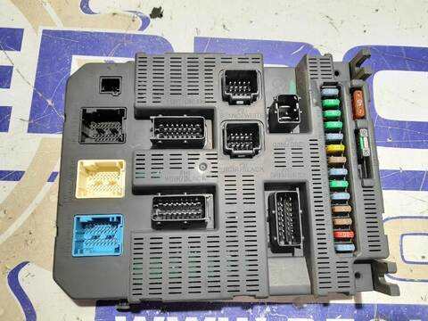 Foto 2ª: Caja Reles Fusibles Peugeot 207 1.4 16V VTI CAT 8FS - EP3) 95CV [KFVTU3A] (2007)