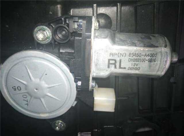 Foto 2ª: Elevalunas Eléctrico Trasero Izquierdo Kia Carens 1.7 BASIC [1.7 LTR. - 85 KW CRDI CAT] [D4FD]