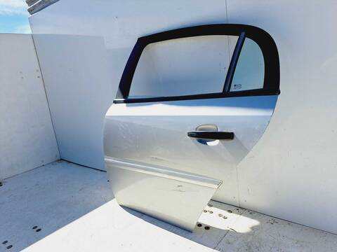 Foto 3ª: Puerta Trasera Izquierda Opel Vectra CLUB BERLINA 122CV 90KW [Z18XE] (2004)
