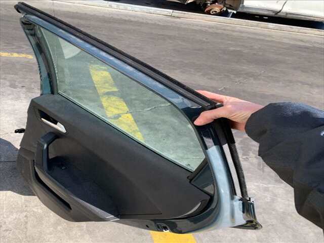 Foto 2ª: Puerta Trasera Derecha Seat Arona 1.0 TSI115CV 0CV [DUS] (2025)