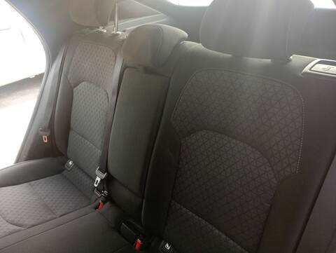 Foto 3ª: Asientos Traseros Kia Xceed EMOTION 116CV 85KW [D4FE] (2019)