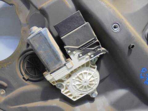 Foto 4ª: Elevalunas Manual Trasero Derecho Volkswagen Golf 25 ANIVERSARIO BERLINA 101CV 74KW (2005)