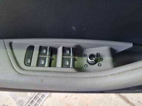 Botonera Elevalunas Audi A4 BASICO AVANT 150CV 110KW