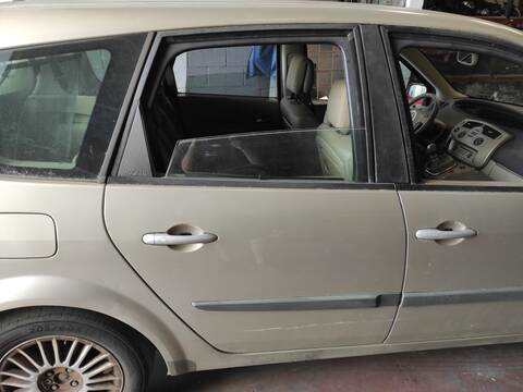 Puerta Trasera Derecha Renault Scenic F9Q804 JM)