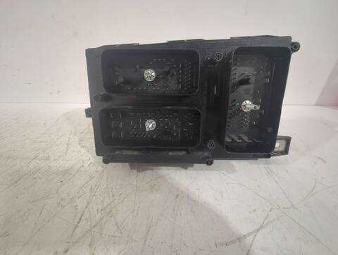Foto 3ª: Caja Reles Fusibles Opel Astra 1.7 CDTI L48) 100CV 74KW [Z 17 DTH] (2006)
