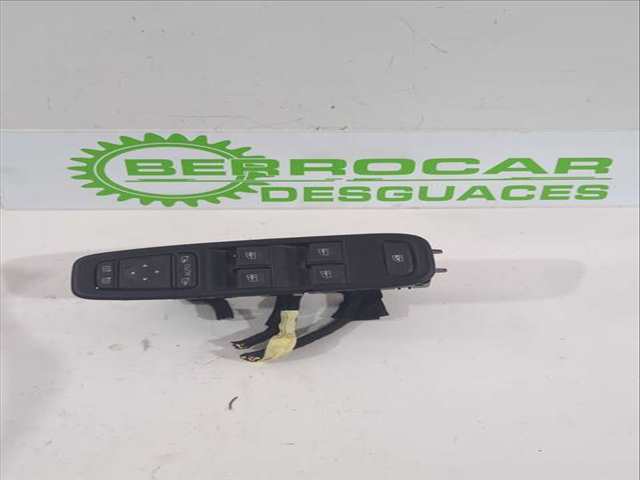 Foto 2ª: Botonera Elevalunas Dacia Duster 1.0 TCE 90 91CV 67KW [H4D 470] (2023)