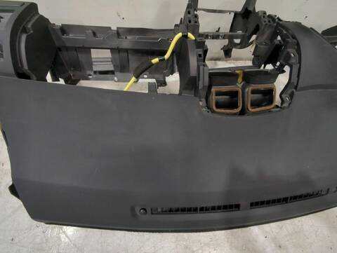 Foto 3ª: Salpicadero Toyota Auris 1.33 DUAL-VVTI NRE150_) 101CV [1NR-FE] (2006)