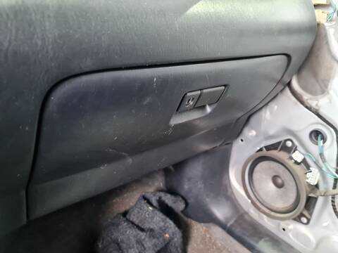 Guantera Toyota Rav4 2.0 D-4D EXECUTIVE 4X4 2003 ) 116CV 85KW